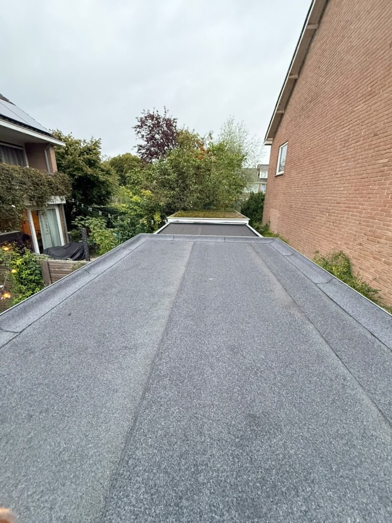 bitumen dakbedekking schuur Barendrecht
