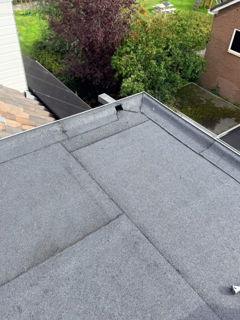 Project bitumen dakbedekking op dakkapel in Barendrecht